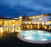hotel-larimar-pool-bei-nacht