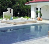 Schwimmbad und Whirlpool (mit geschlossener Abdeckung)