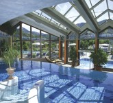 Schwimmbad-in-der-Halle