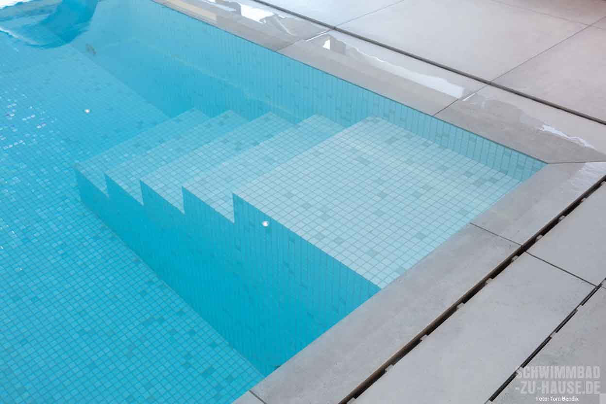 Hallenbad aus Meisterhand | Schwimmbad-zu-Hause.de