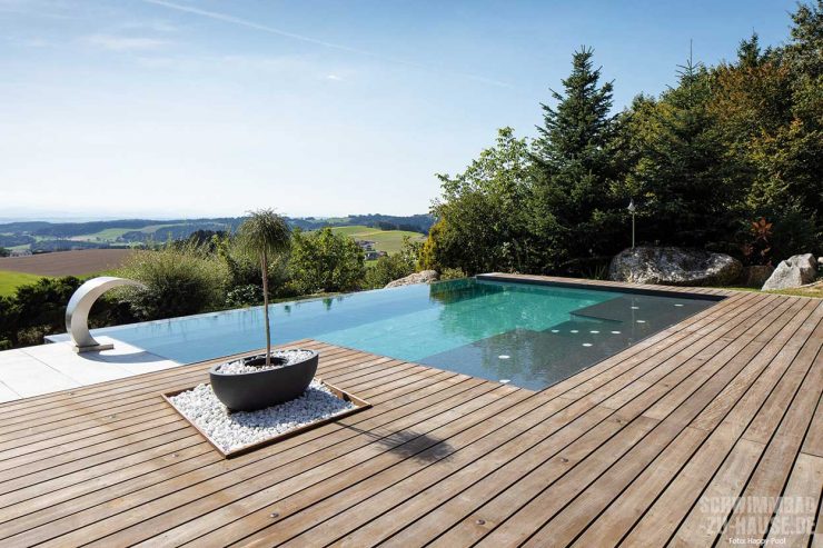 Familienglück im Happy-Pool